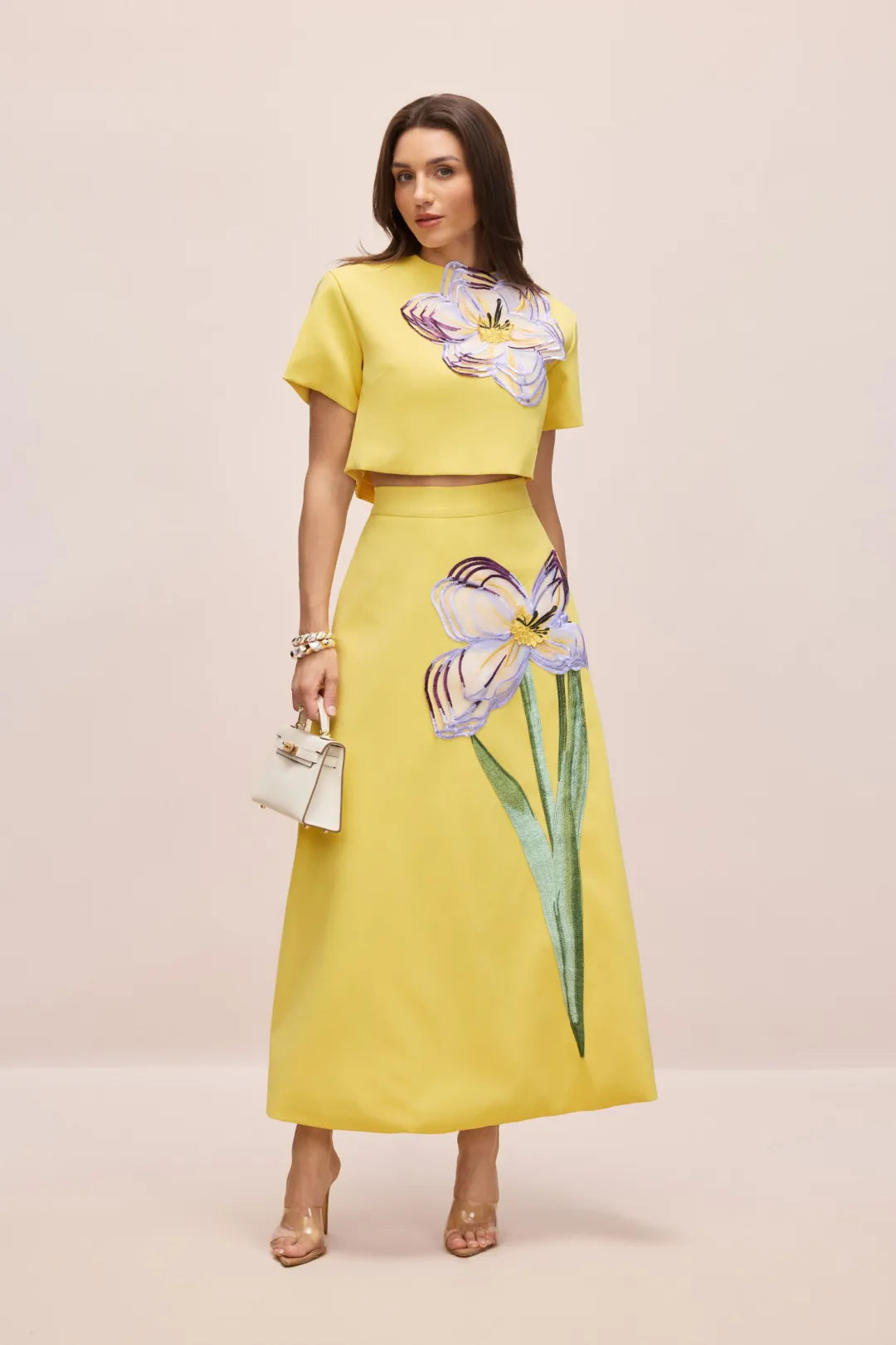 Angelica | Conjunto con Apliques Florales y Falda