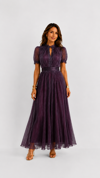 Flavia | Vestido largo color ciruela con escote tipo lágrima y detalles de encaje en chiffon