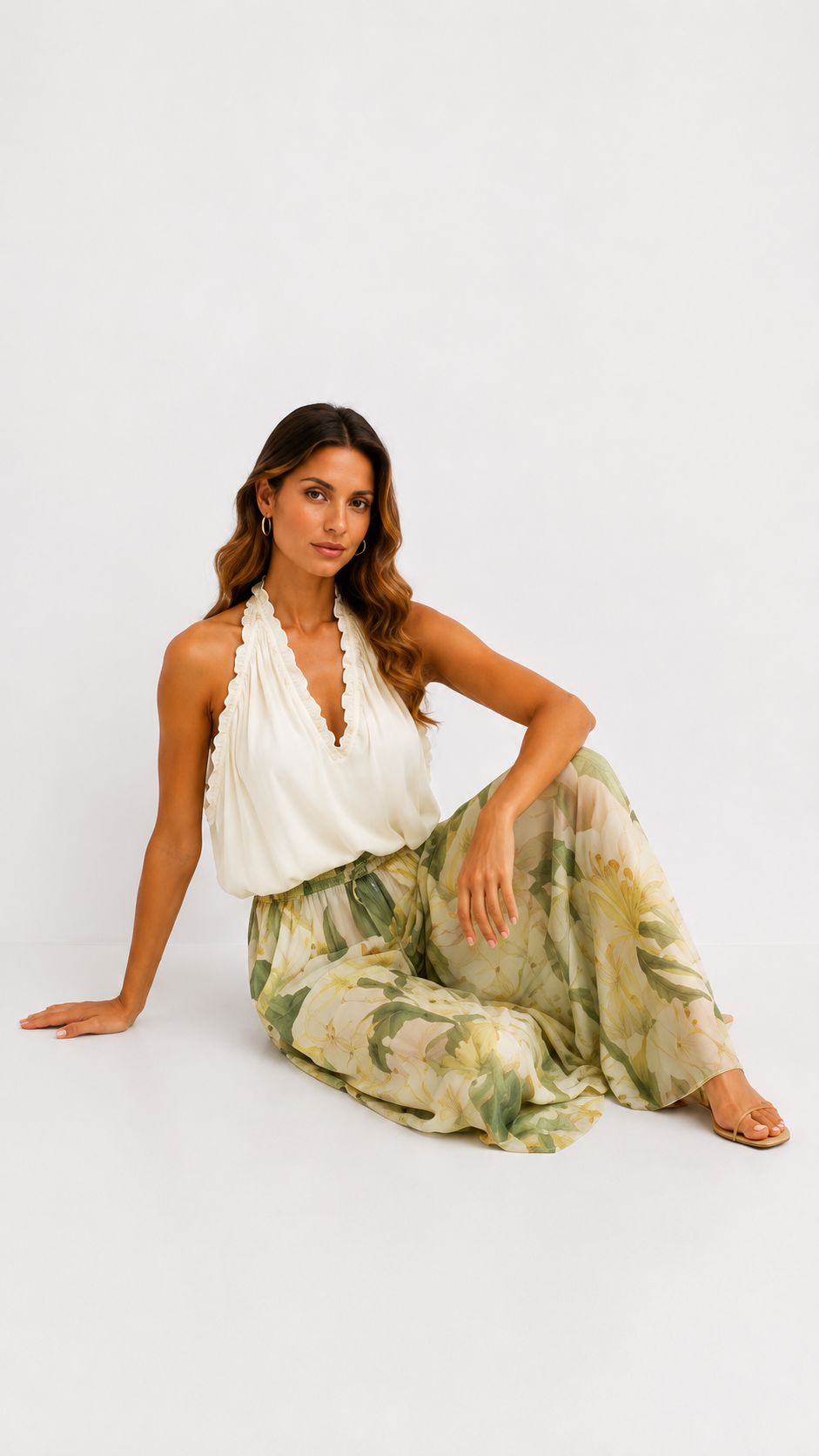Alessandra | Top sin mangas de gasa con volantes y pantalón con estampado de lirios