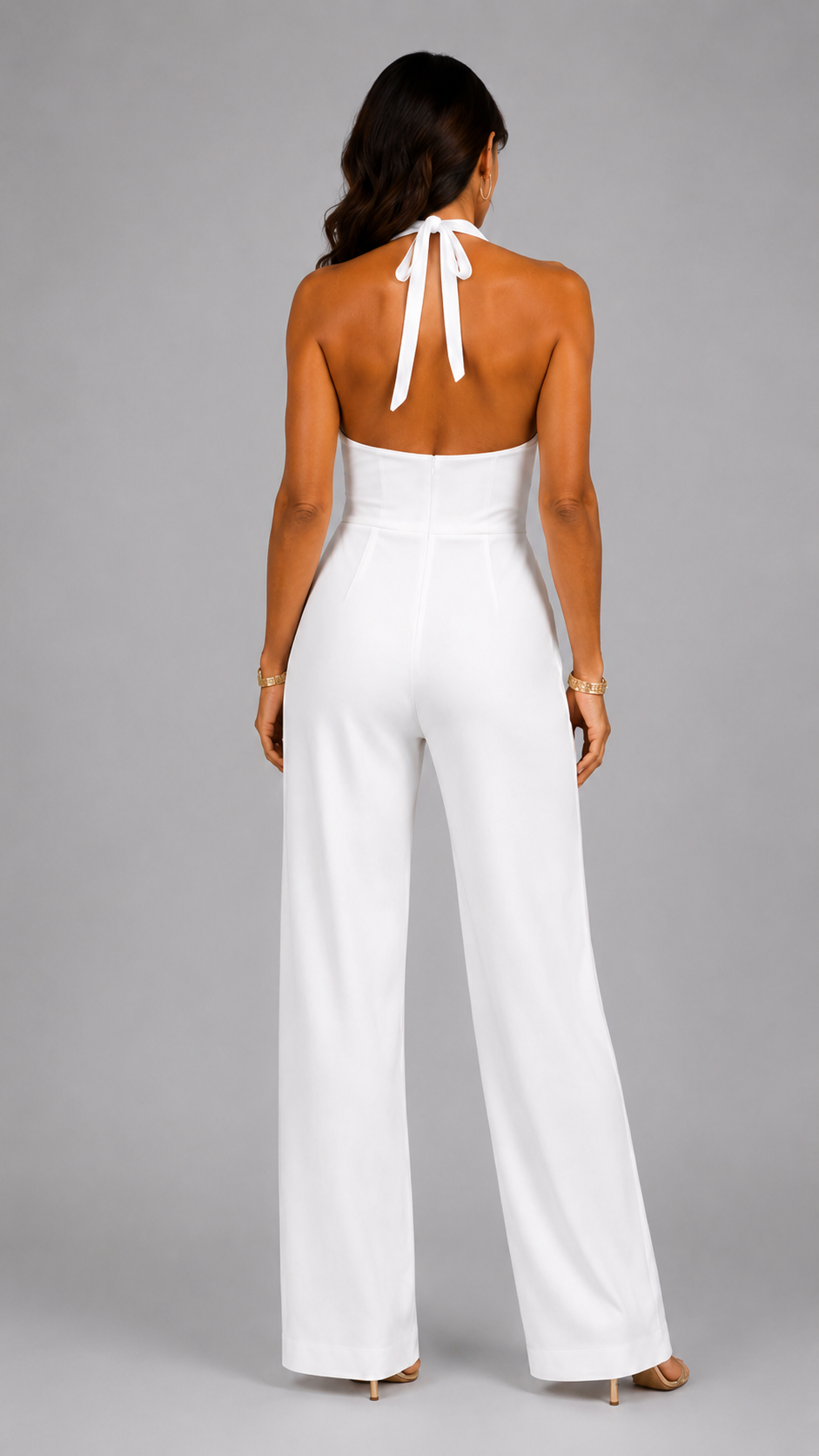 Nymera | Jumpsuit Elegante de Pierna Amplia y Cuello Halter