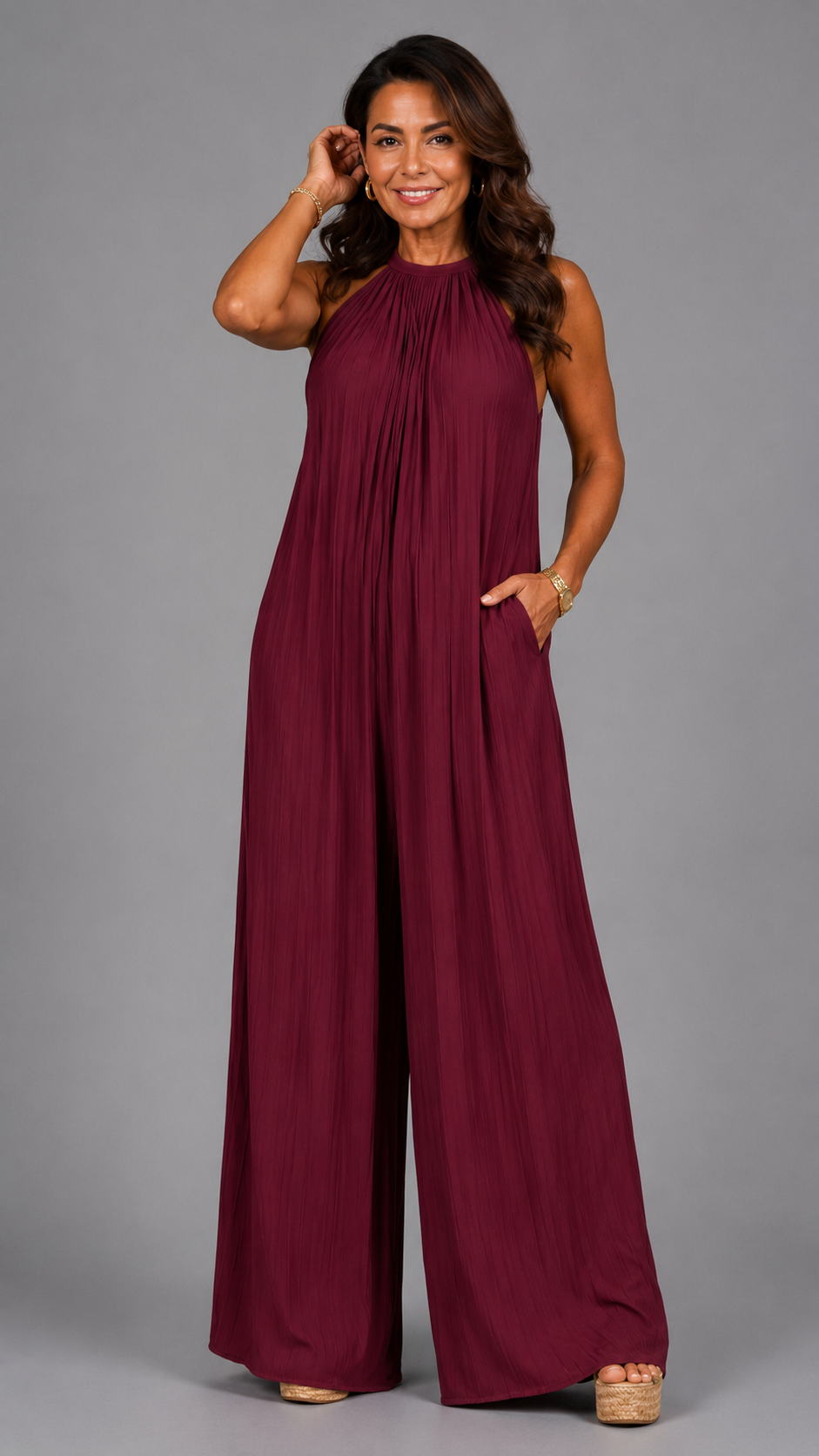 Sylvara | Jumpsuit Elegante de Pierna Amplia y Cuello Halter