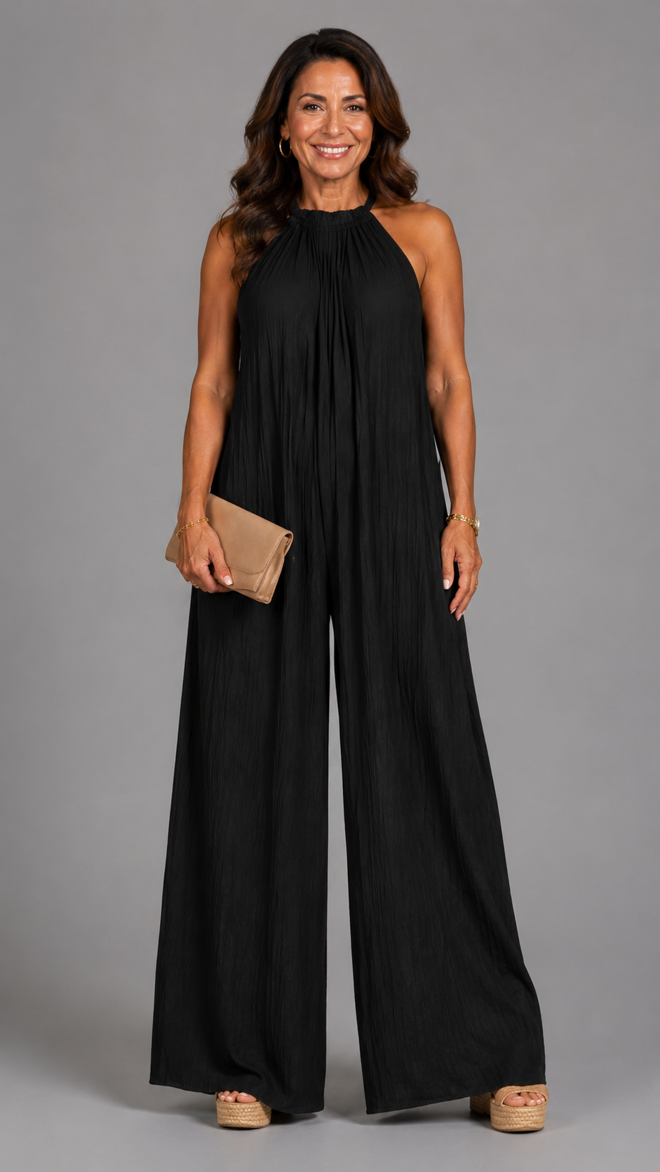 Sylvara | Jumpsuit Elegante de Pierna Amplia y Cuello Halter