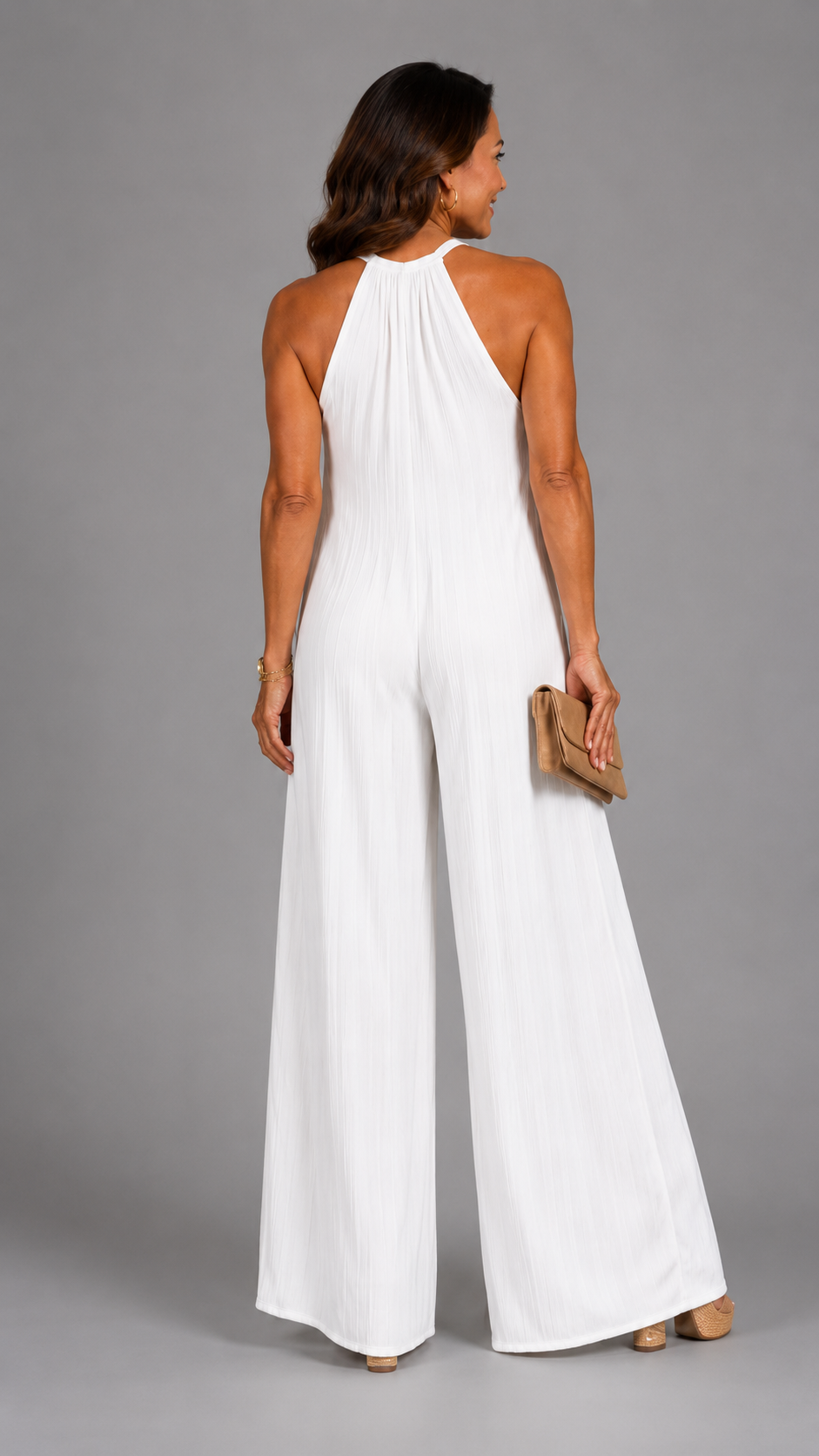 Sylvara | Jumpsuit Elegante de Pierna Amplia y Cuello Halter