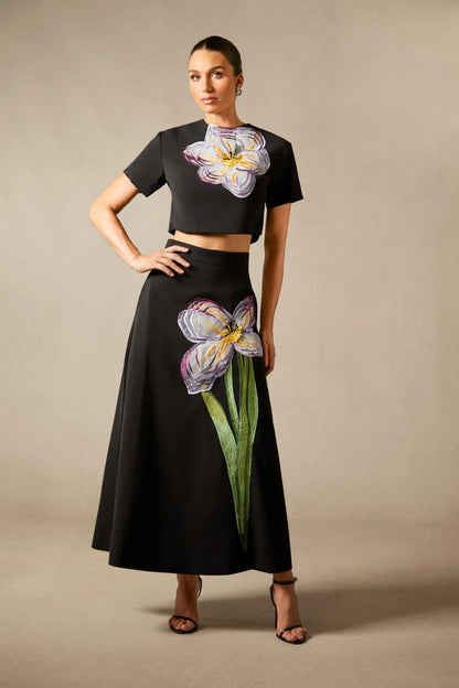 Angelica | Conjunto con Apliques Florales y Falda