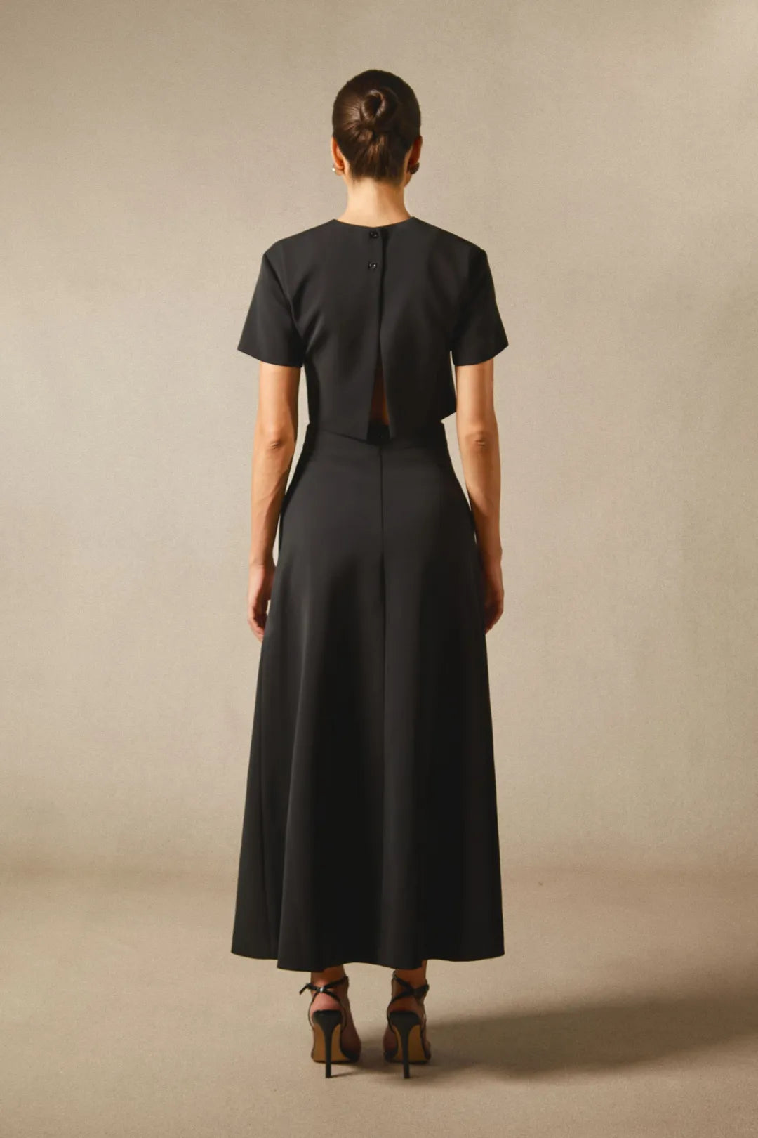 Angelica | Conjunto con Apliques Florales y Falda