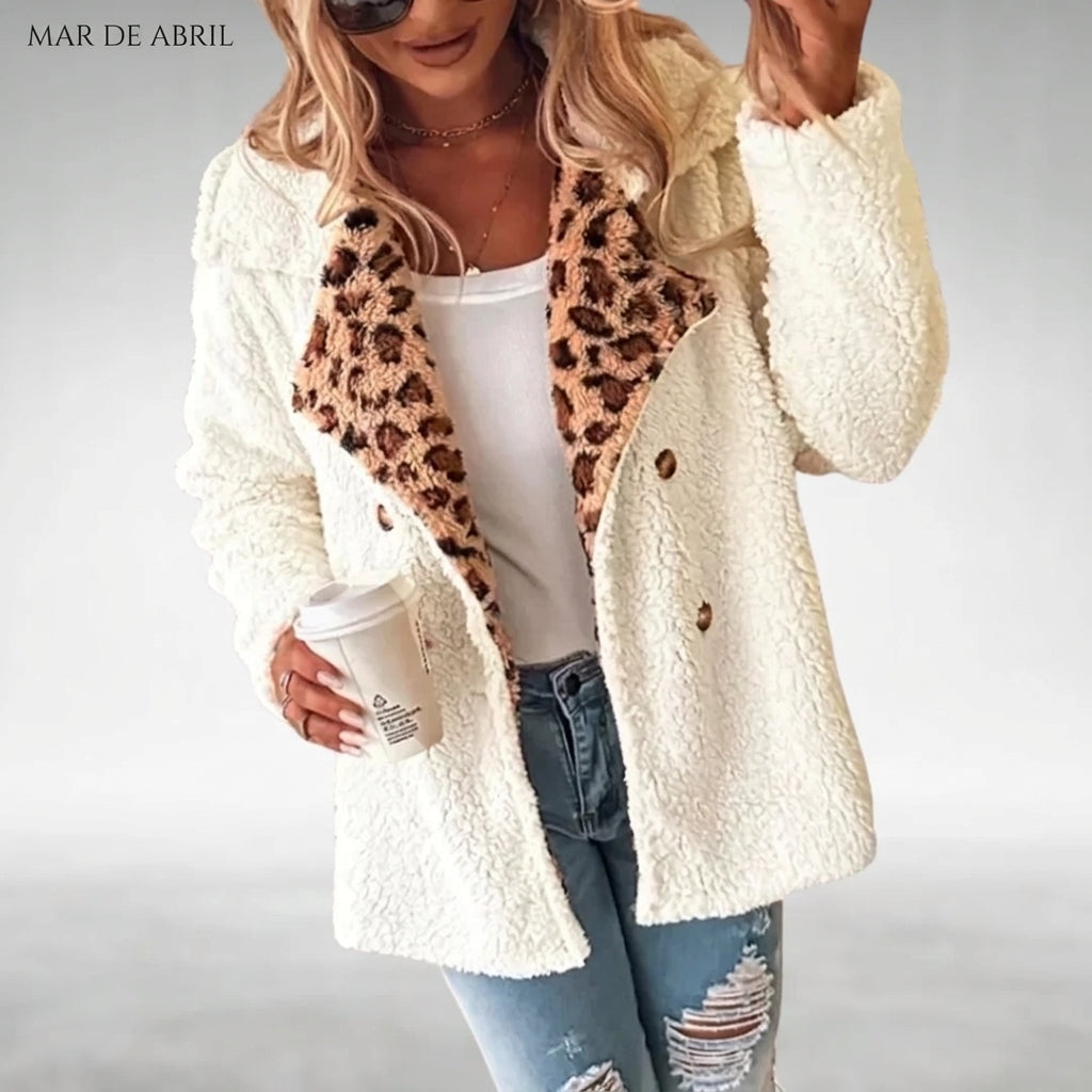 LORENA | Chaqueta de efecto borreguito con solapas de leopardo