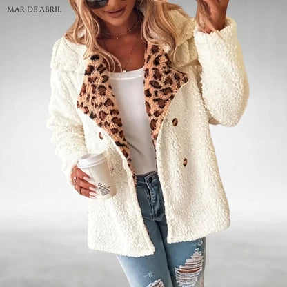 LORENA | Chaqueta de efecto borreguito con solapas de leopardo