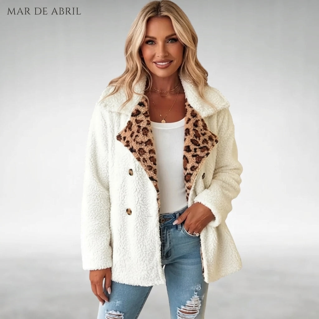 LORENA | Chaqueta de efecto borreguito con solapas de leopardo