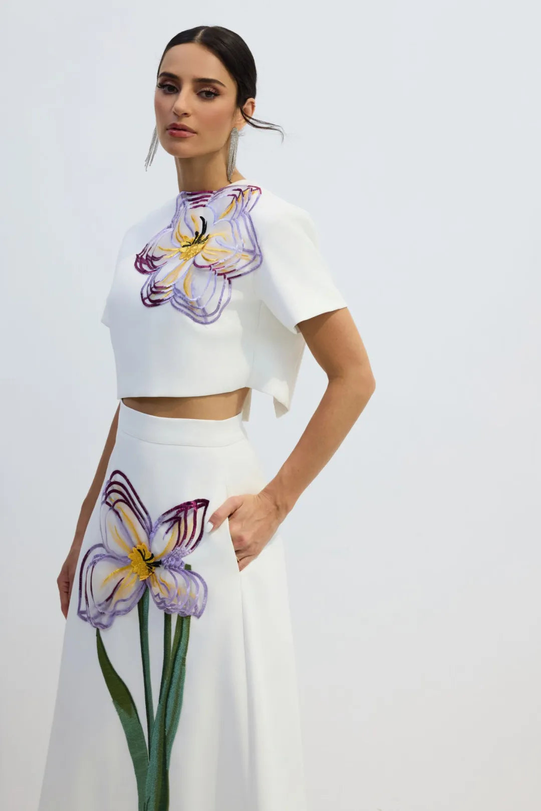 Angelica | Conjunto con Apliques Florales y Falda